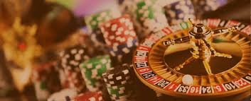 Giao diện slots và bắn cá 33wi hiển thị trên màn hình smartphone Android